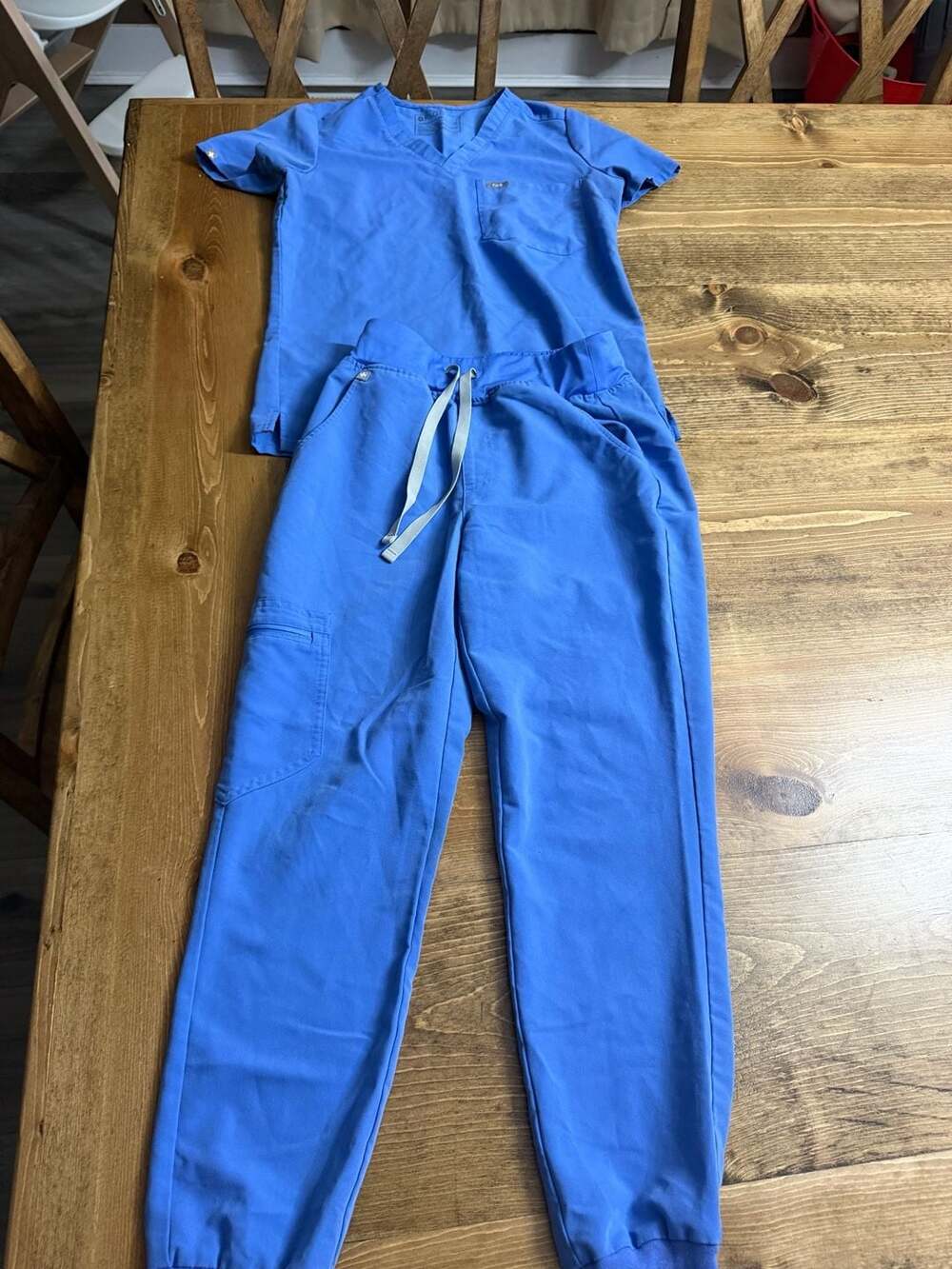 FIGS Technical Collection Scrub Set V-Neck Top and Jogger Pants XS